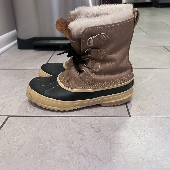 Shoes - Women’s SIZE 10 SOREL BOOTS